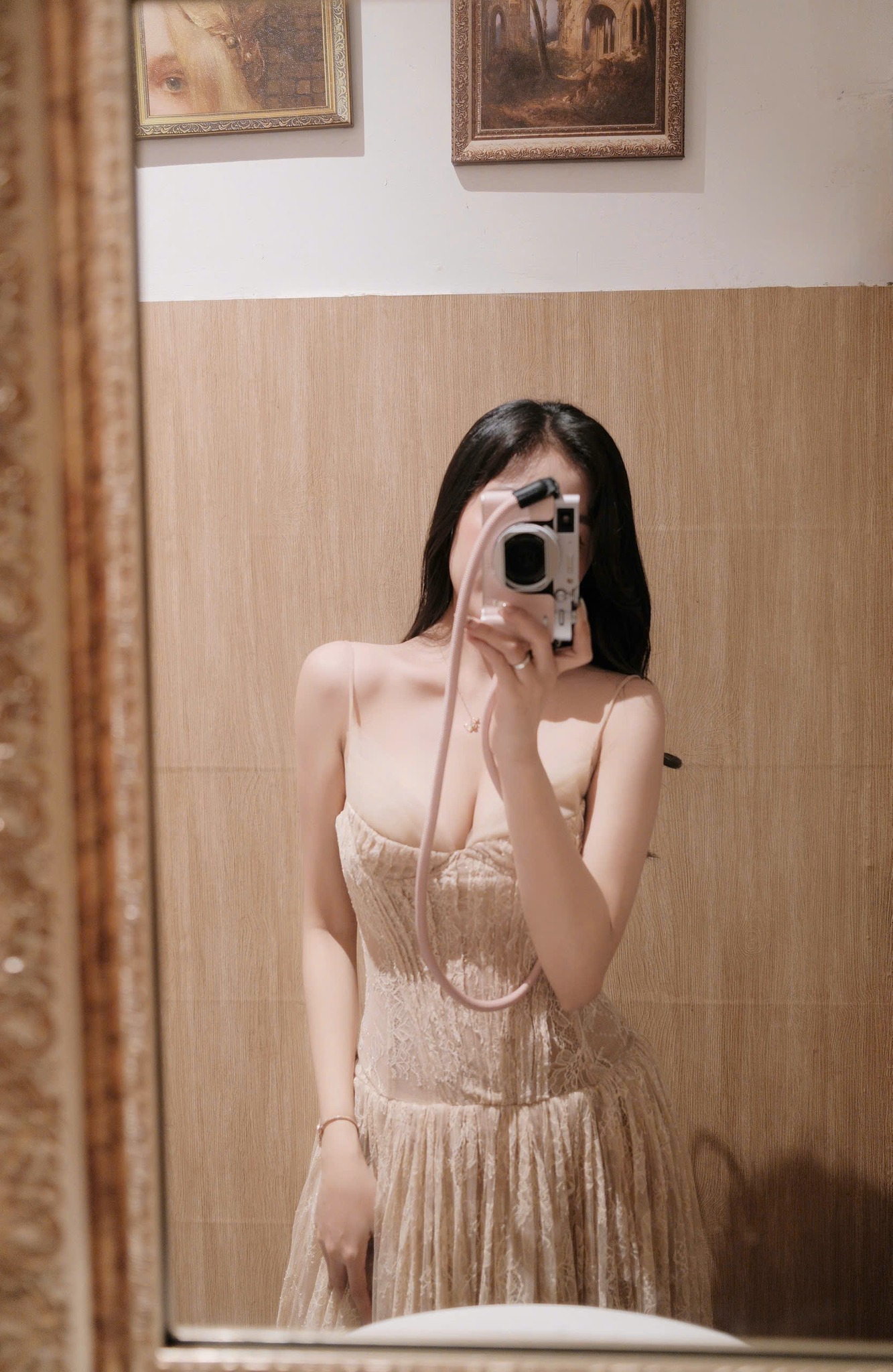 Khách hàng đến Muse Ert Coffee & Tea để có những tấm hình “art” nhất